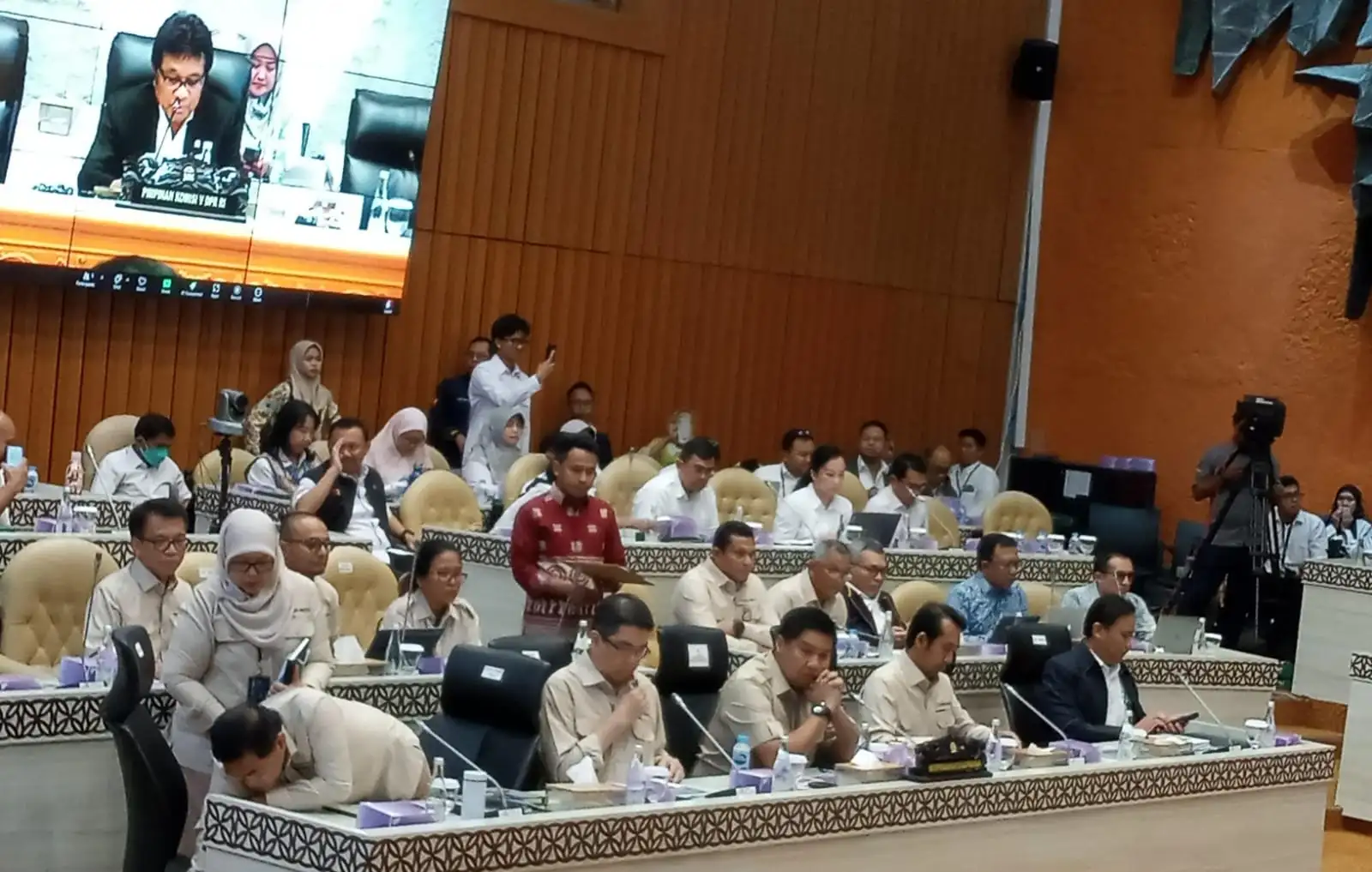 Menteri Ara Raker dengan Komisi V DPR3