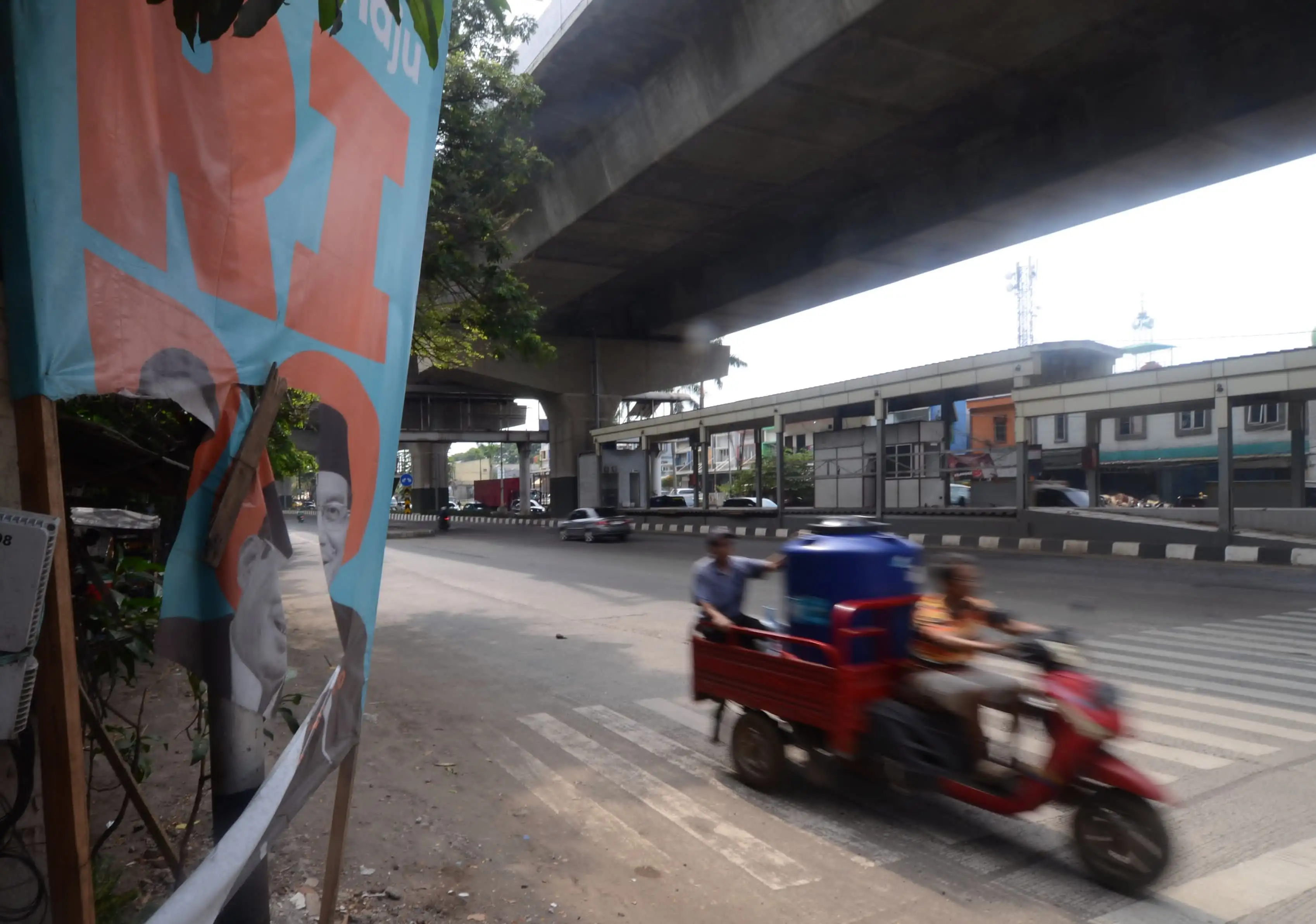 alat-peraga-kampanye-yang-mengalami-aksi-vandalisme