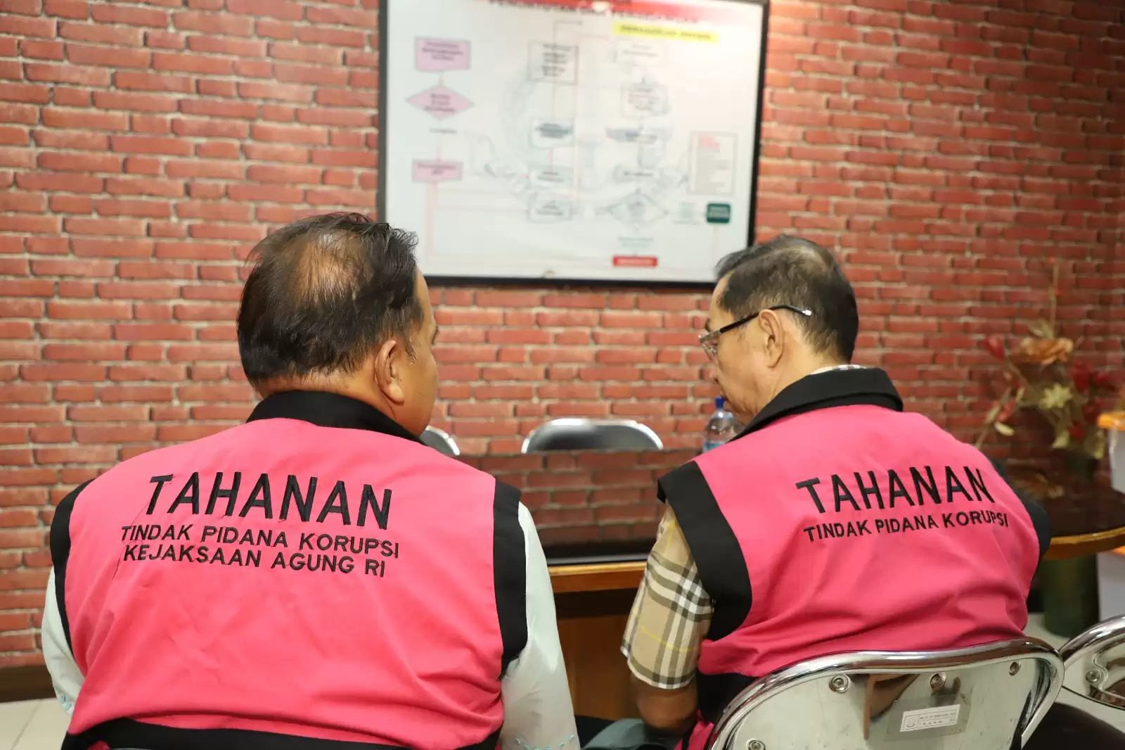 penampakan-dua-petinggi-cv-vip-usai-jadi-penghuni-rutan-kejagung-terangka-korupsi-timah