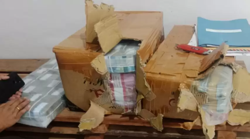 penampakan-uang-tunai-dalam-kardus-diduga-hasil-korupsi-komoditas-timah