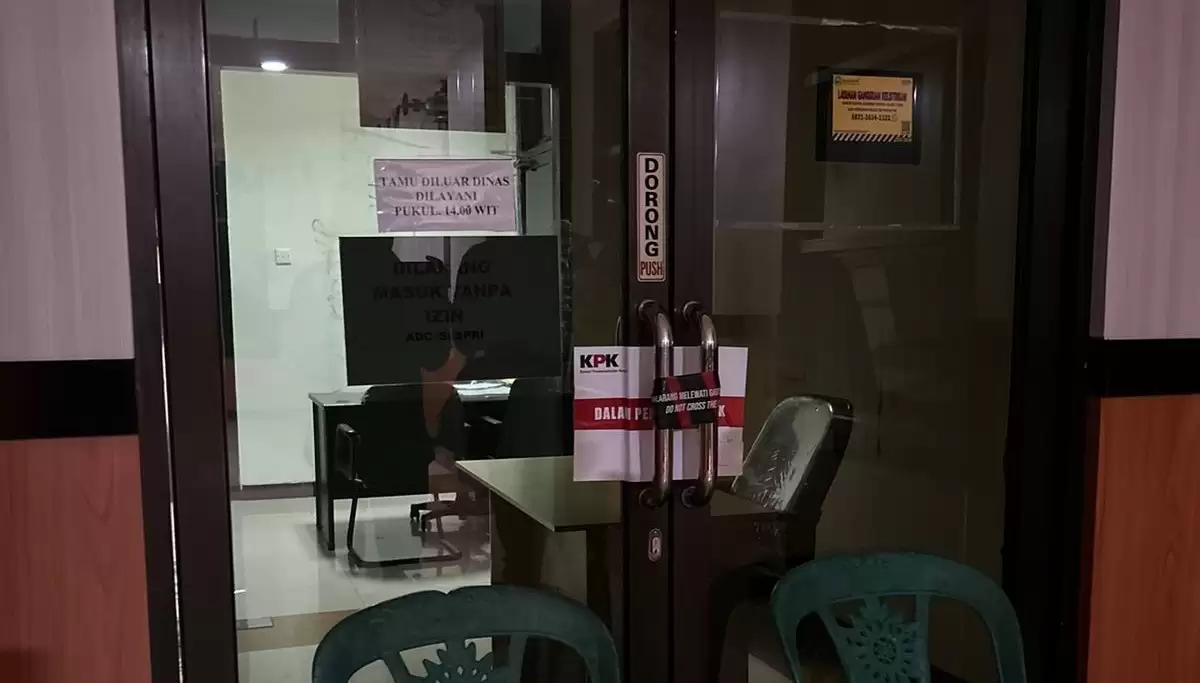 penampakan-ruang-kerja-gubernur-malut-agk-disegel-kpk