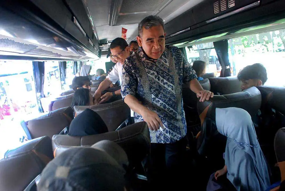Ketua MPR RI Ahmad Muzani Lepas 15 Unit Bus Mudik Gratis Tujuan Lampung3