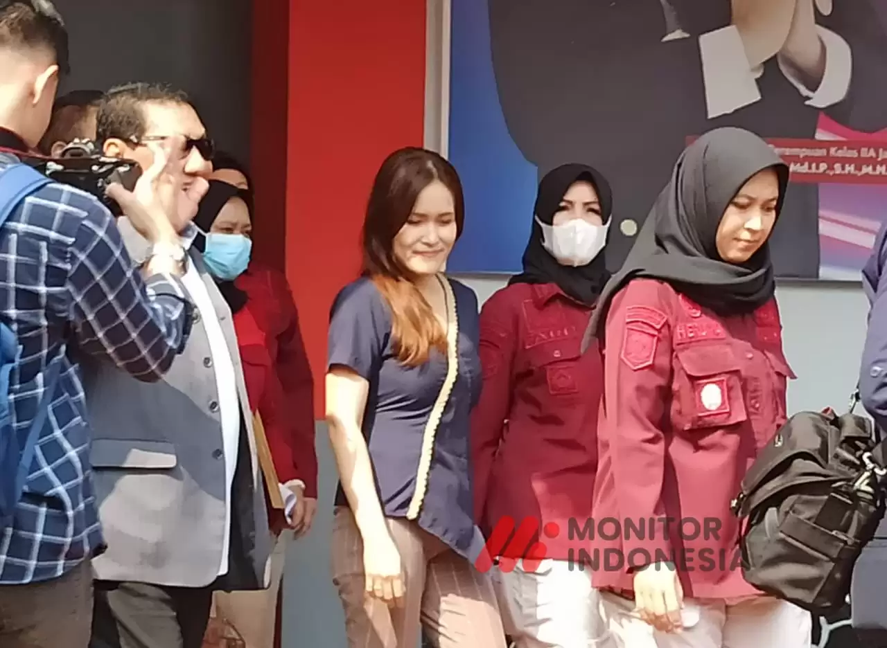 berkelakuan-baik-jessica-hanya-jalani-hukuman-8-tahun