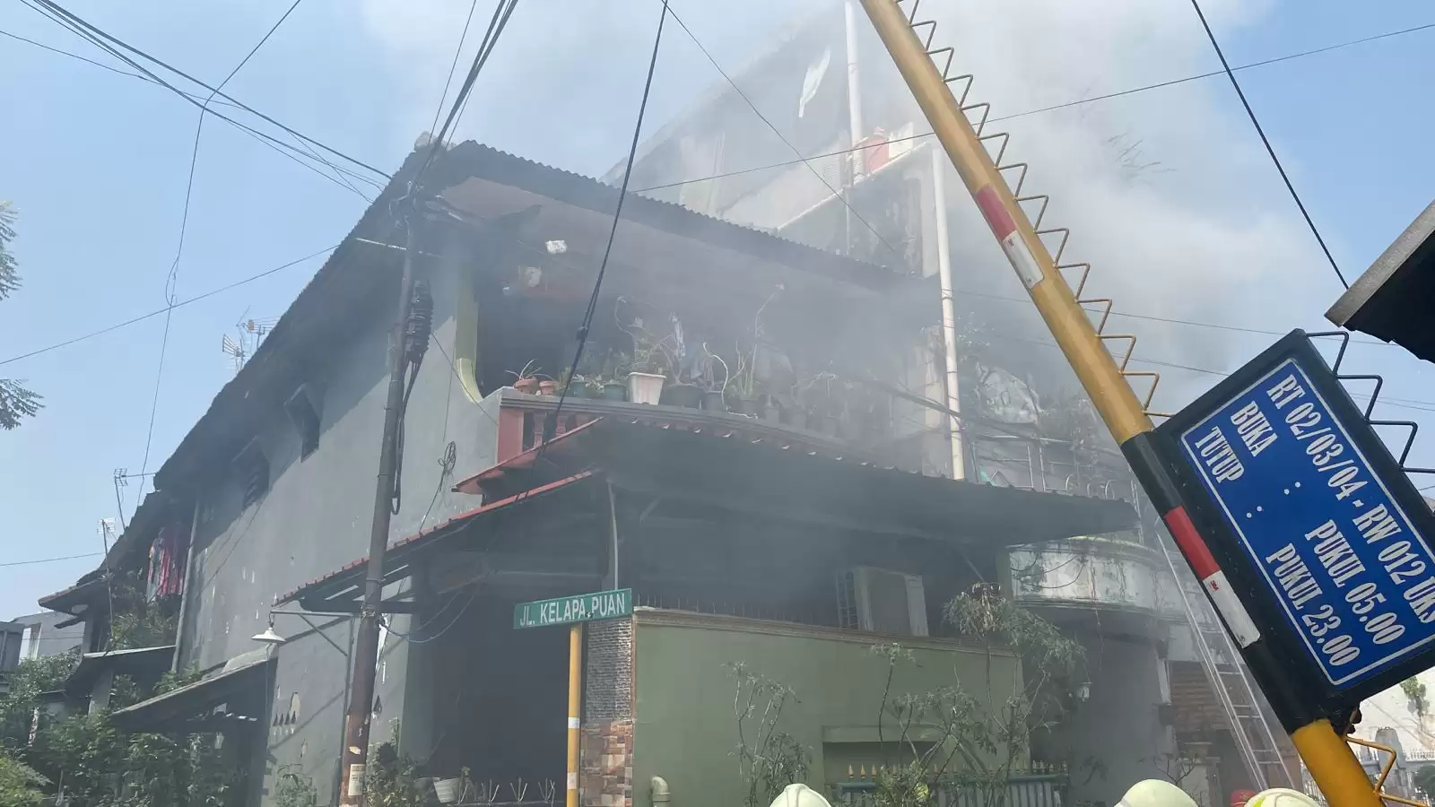 Kebakaran di Jalan Kelapa Puan Utan Kayu Matraman4