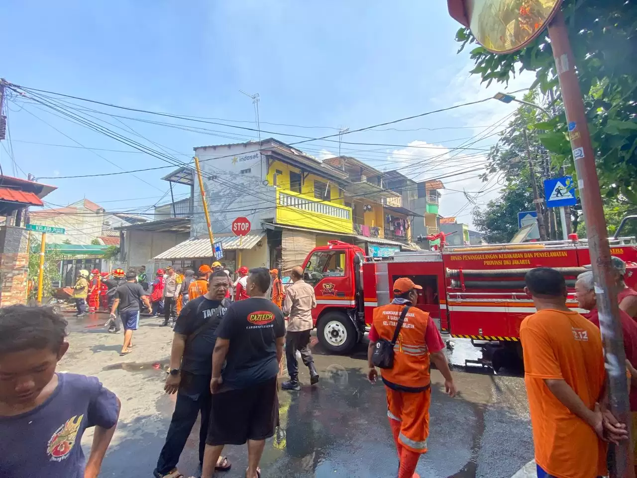 Kebakaran di Jalan Kelapa Puan Utan Kayu Matraman2