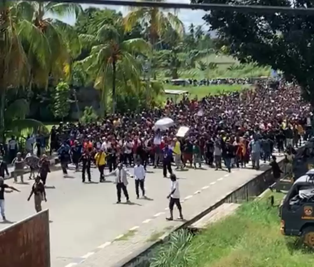 jemput-jenazah-berujung-ricuh-hingga-25-ruko-dibakar