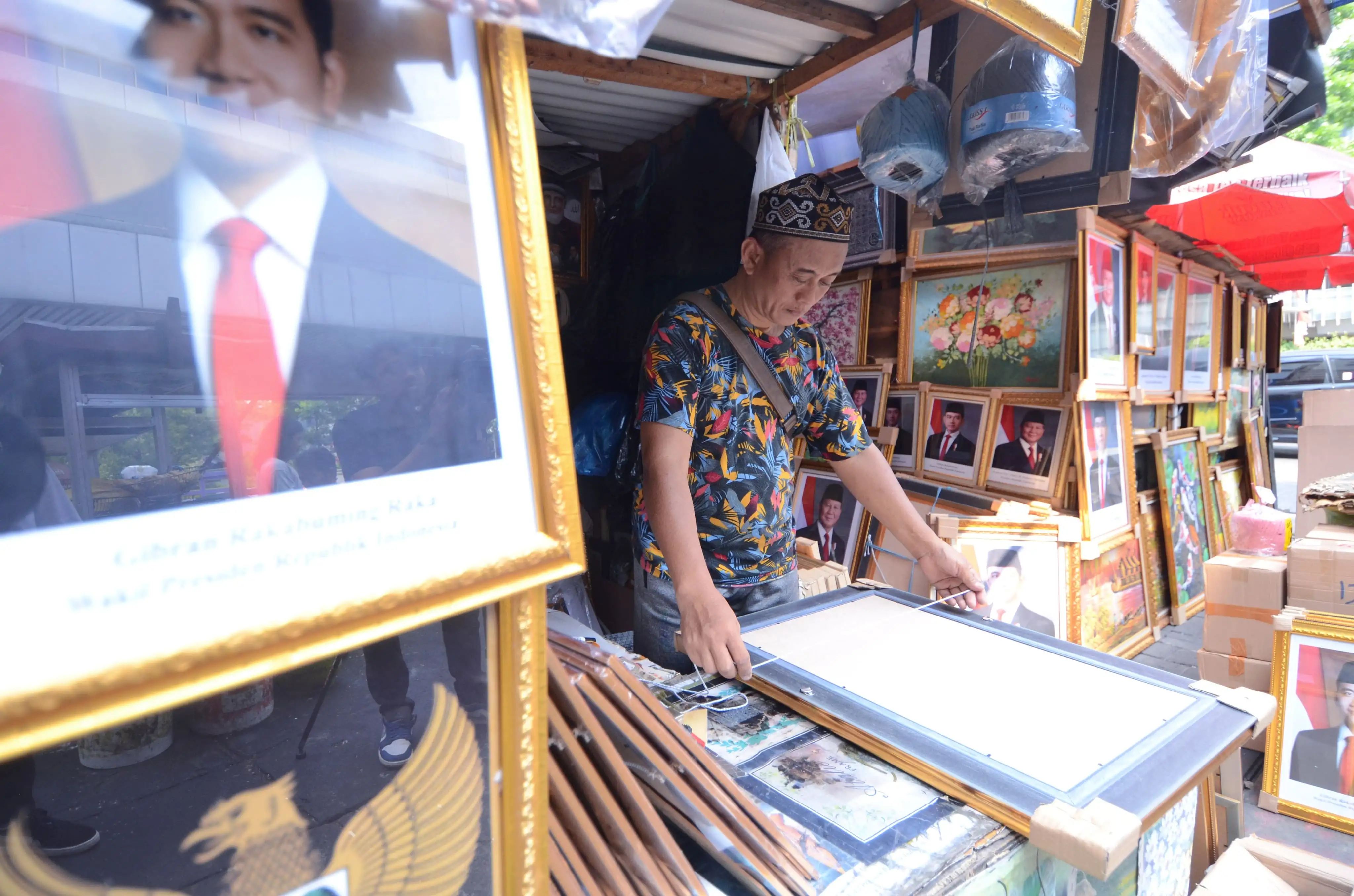 Penjualan Bingkai Foto Prabowo - Gibran Meroket2