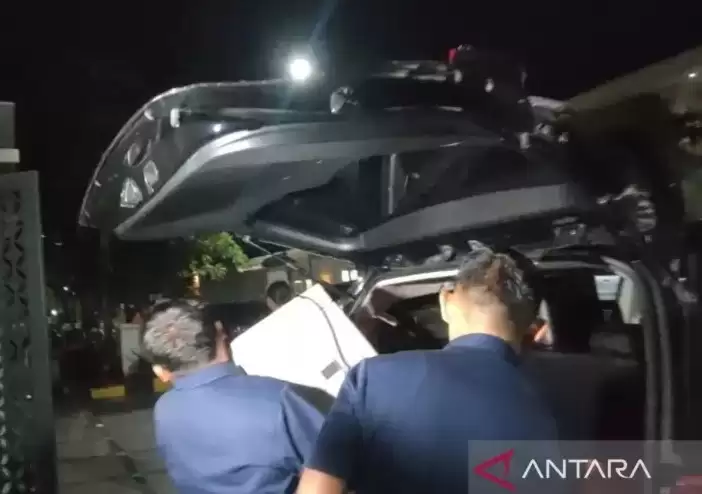 KPK Acak-acak Rumah Pengusaha Celana Dalam3