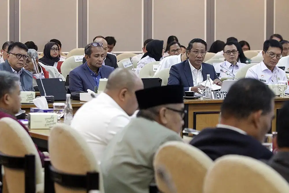 Raker Komisi XIII dengan Menteri Hukum Bahas Program Kerja4
