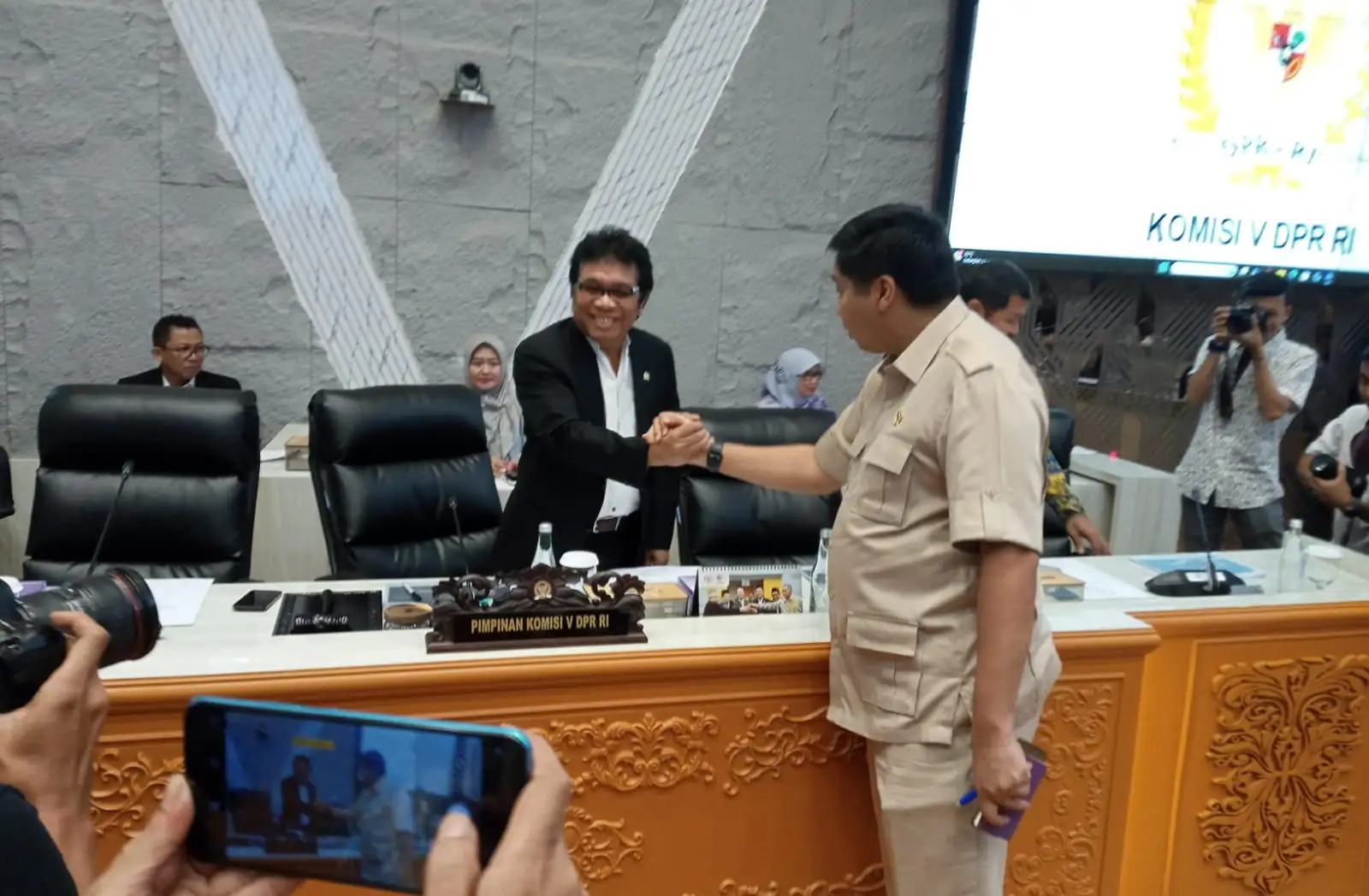 Menteri Ara Raker dengan Komisi V DPR2