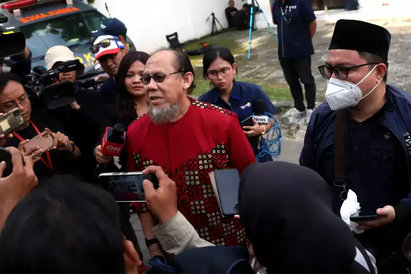 Isak Tangis Keluarga Korban Kecelakaan KM 582