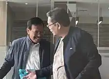 Mantan Direktur LPEI, Robert Pakpahan (dua dari kanan) dan Hadiyanto (kanan), saat memenuhi panggilan KPK untuk diperiksa sebagai saksi kasus dugaan korupsi LPEI, di Gedung Merah Putih KPK, Jakarta, Kamis (10/4/2025)