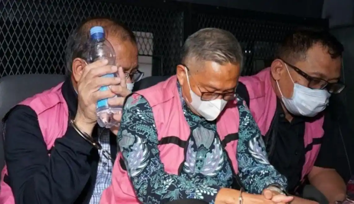 OAK, Direktur Pelaksana PT Indonesia Asahan Aluminium (Inalum) periode 2019–2021; Joko Susilo, Kepala Departemen Penjualan dan Pemasaran PT Inalum tahun 2019; dan Dante Sinaga, Senior Executive Vice President Pengembangan Usaha PT Inalum (Foto: Dok MI/Diolah)