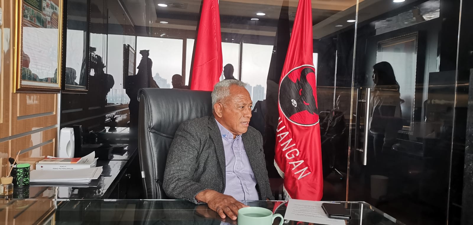 Ketua Bidang Kehormatan DPP PDIP, Komarudin Watubun. (Foto: Dhanis/MI)