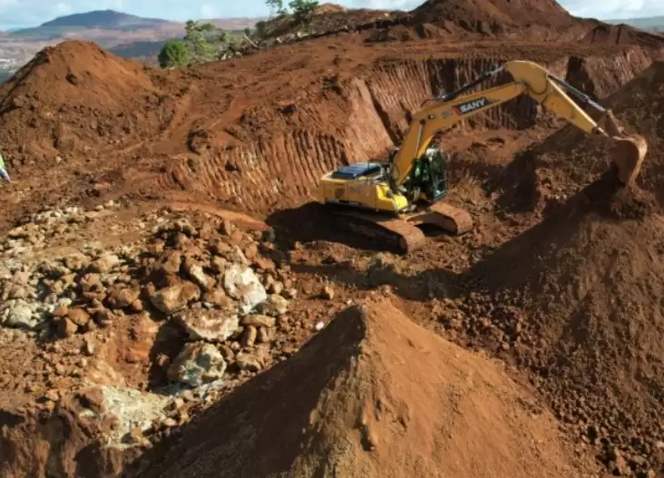 Lokasi penambangan nikel yang dioperasikan Harita Nickel di Pulau Obi, Maluku Utara (Foto: MI Rerpo Bloomberg/Dimas Ardian)