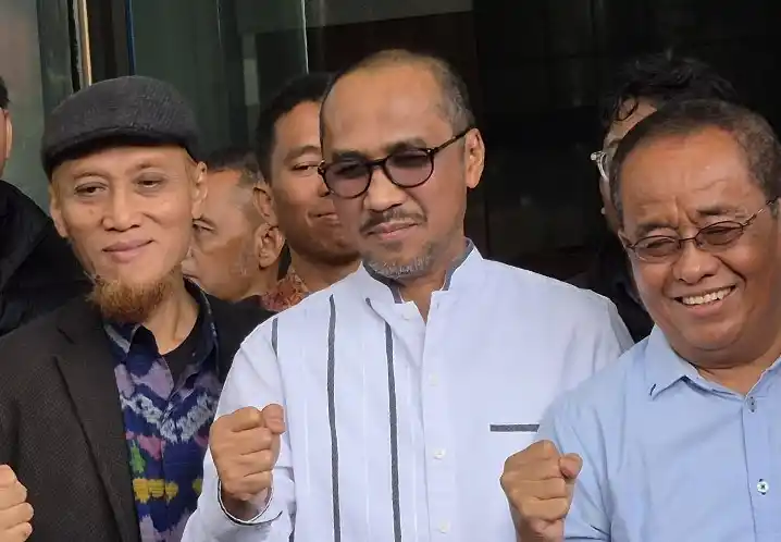 Abraham Samad dan sejumlah anggota Koalisi Masyarakat Sipil melaporkan adanya dugaan korupsi Aguan atau Sugianto Kusuma pemilik Agung Sedayu Group di Proyek Strategis Nasional (Foto: Dok MI)