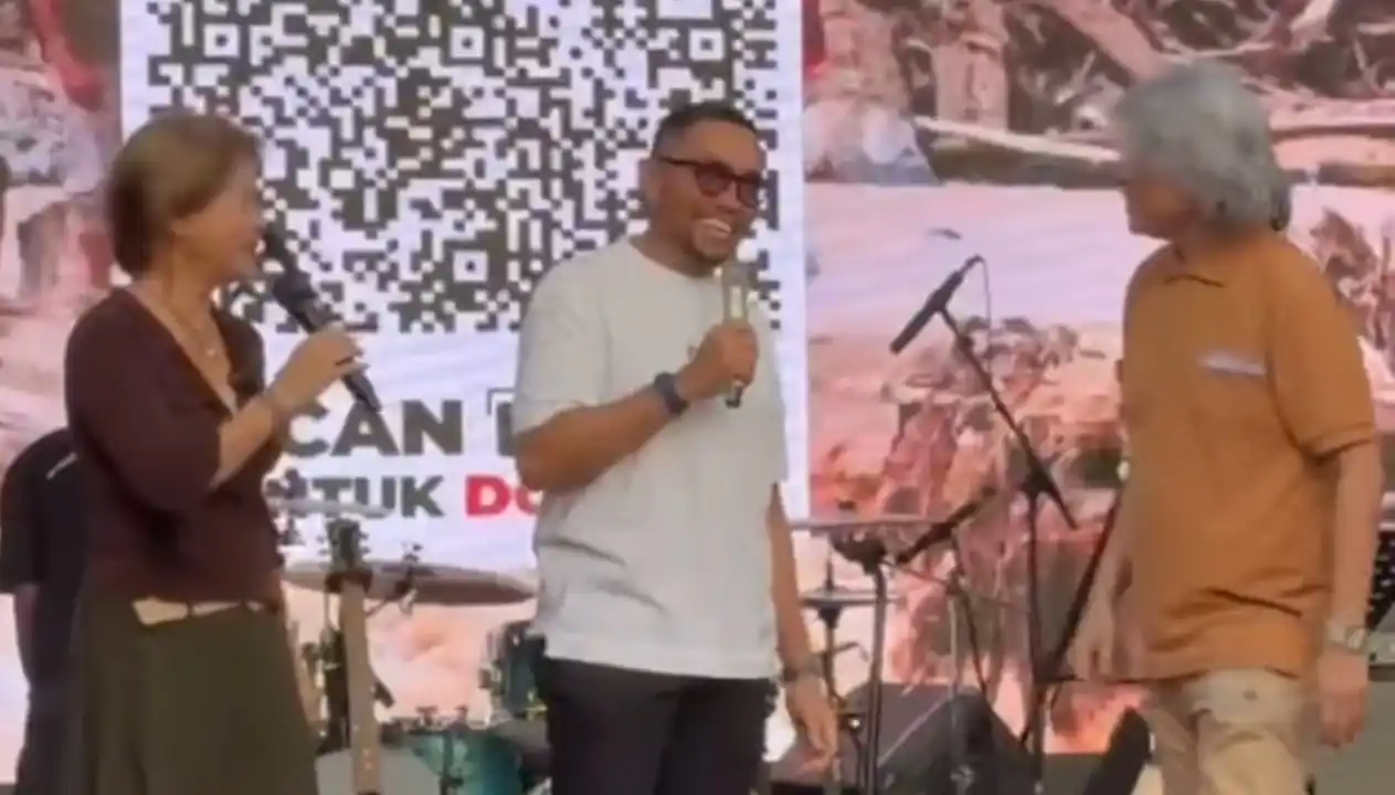 Anggota DPR RI non aktif, Ahmad Sahroni menyumbang Rp1 miliar untuk korban banjir dan longsor di Aceh, Sumut, dan Sumbar dalam acara penggalangan dana oleh ILUNI UI, Jakarta, Minggu (7/12)