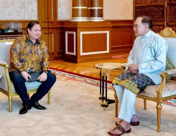 Airlangga Hartarto Bertemu dengan Perdana Menteri Malaysia, Anwar Ibrahim di Malaysia (Foto: Repro)