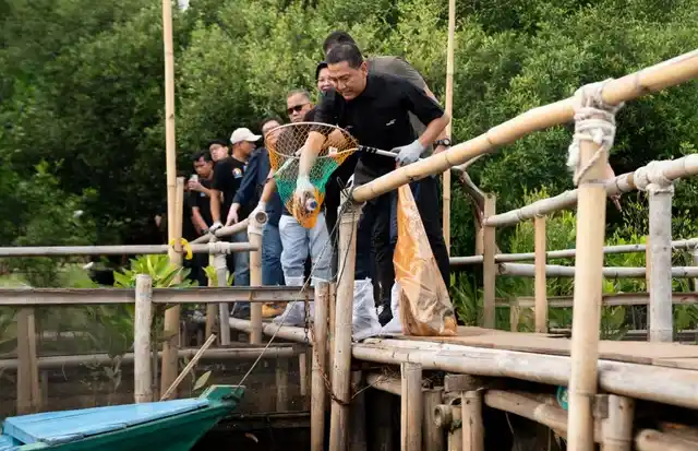 Aksi Bersih Mandiri Libatkan 1.350 Peserta di Seluruh Indonesia [Foto: Doc. Mandiri]