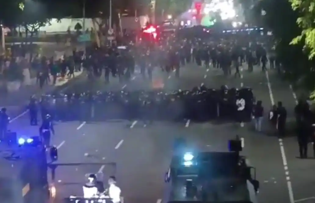 Aksi Tolak Undang-Undang Tentara Nasional Indonesia (UU TNI) di Surabaya (Foto: Ist)