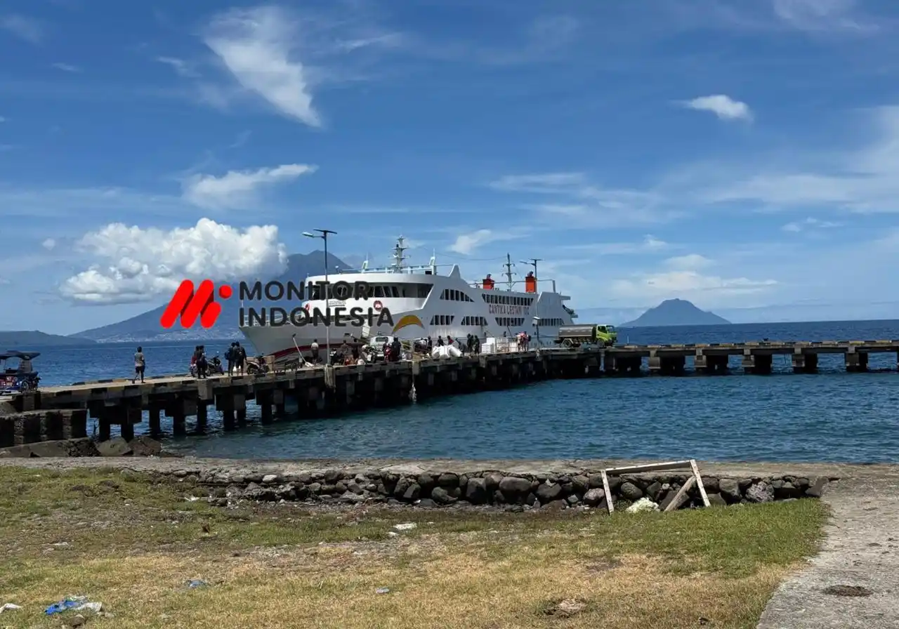 Aktivitas di Pelabuhan Darko Sofifi yang dikenal sebagai pelabuhan satu-satunya menuju Manado, menjadi simpul transportasi penting bagi warga Malut (Foto: Dok MI)