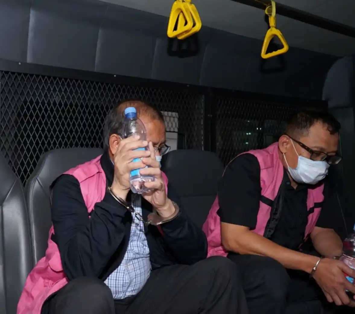 Kedua tersangka tersebut masing-masing berinisial DS, selaku Senior Executive Vice President (SEVP) Pengembangan Usaha PT Inalum tahun 2019, dan JS, selaku Kepala Departemen Sales dan Marketing PT Inalum tahun 2019.