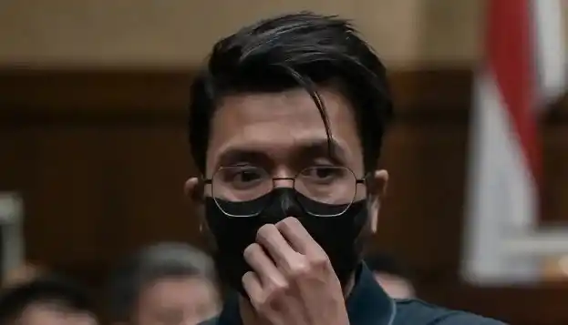 Anak dari terdakwa Zarof Ricar, Ronny Bara Pratama (Foto: Ist)