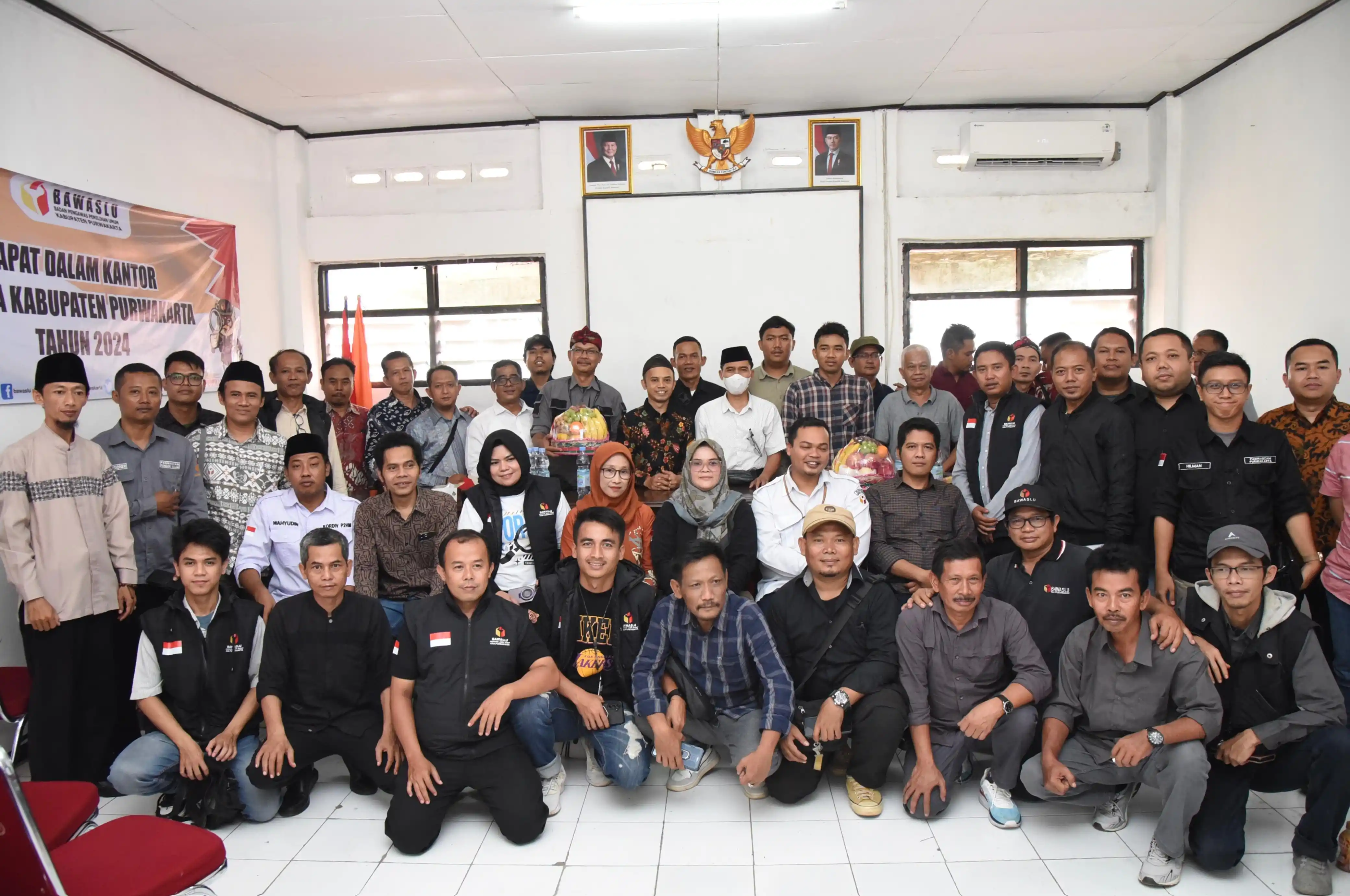 Anggota Bawaslu Lolly Suhenty bersama seluruh jajaran Bawaslu, Panwascam, dan PKD di Kabupaten Purwakarta.