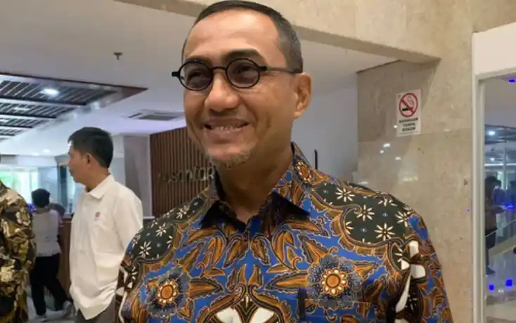 Pejabat Sementara (Pjs) Kepala Eksekutif Pengawas Pasar Modal, Keuangan Derivatif, dan Bursa Karbon OJK, Hasan Fawzi saat ditemudi di Gedung BEI, Minggu (1/2/2026). (Foto: Dok MI)