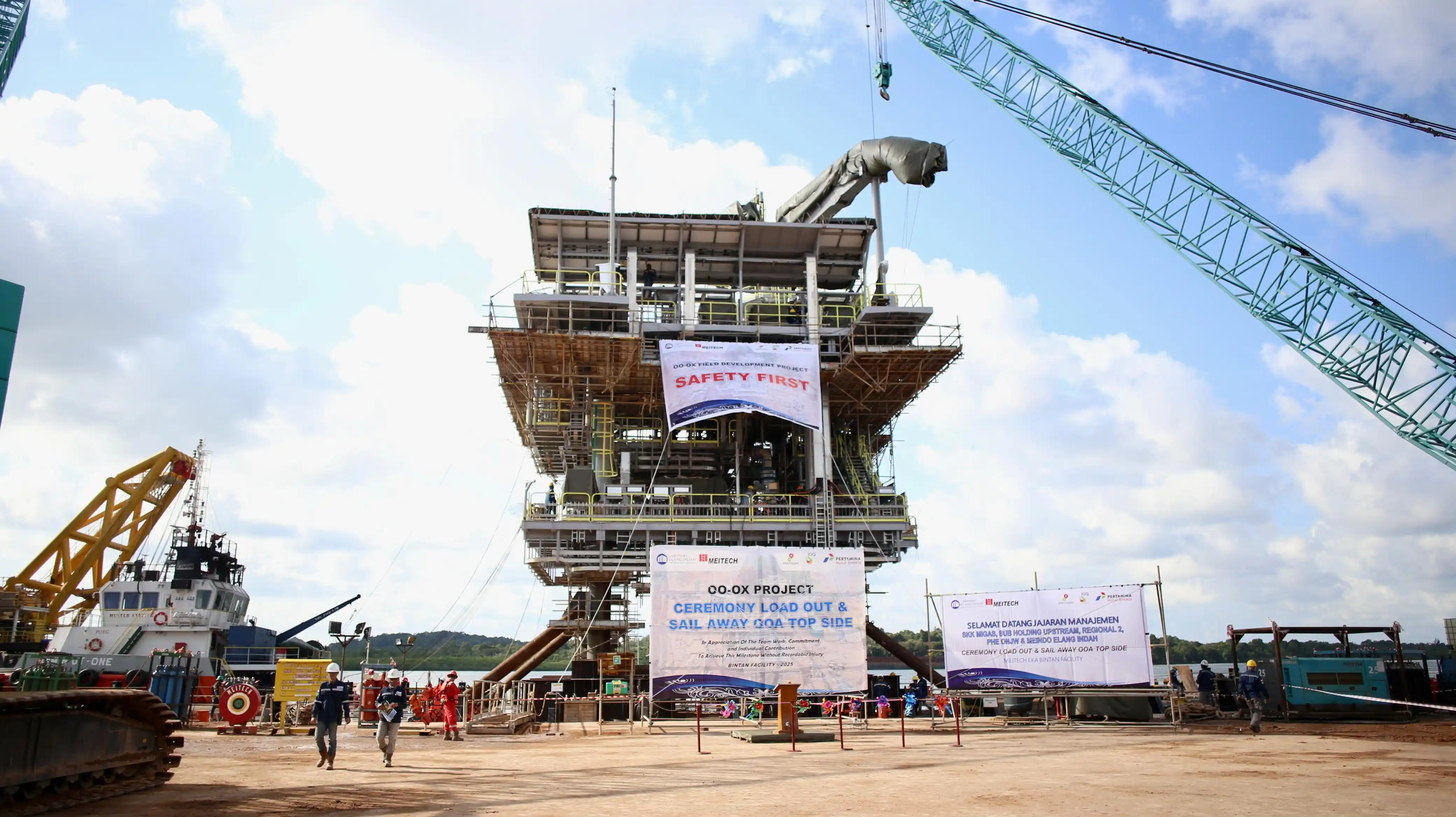 Usai fabrikasi, struktur top side Anjungan OOA dengan bobot 530 metrik ton siap dikirim melalui jalur laut ke pesisir Laut Jawa. Setibanya di lokasi, top side akan dirakit dengan jacket anjungan dan dihubungkan melalui pipa penyalur bawah laut ke fasilitas Onshore Processing Facility (OPF) Balongan, Indramayu. [Foto: Doc. Pertamina]