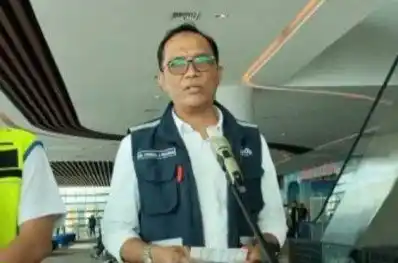 Yusuf Hadi, Direktur Komersial dan Pelayanan PT ASDP Ferry Indonesia (Persero) memberikan clossing statement pelaksanaan angkutan Lebaran 2023, di Anjungan Mal, Dermaga Eksekutif, Pelabuhan Bakauheni, Kecamatan Bakauheni, Kabupaten Lampung Selatan, Senin (1/5/2023).