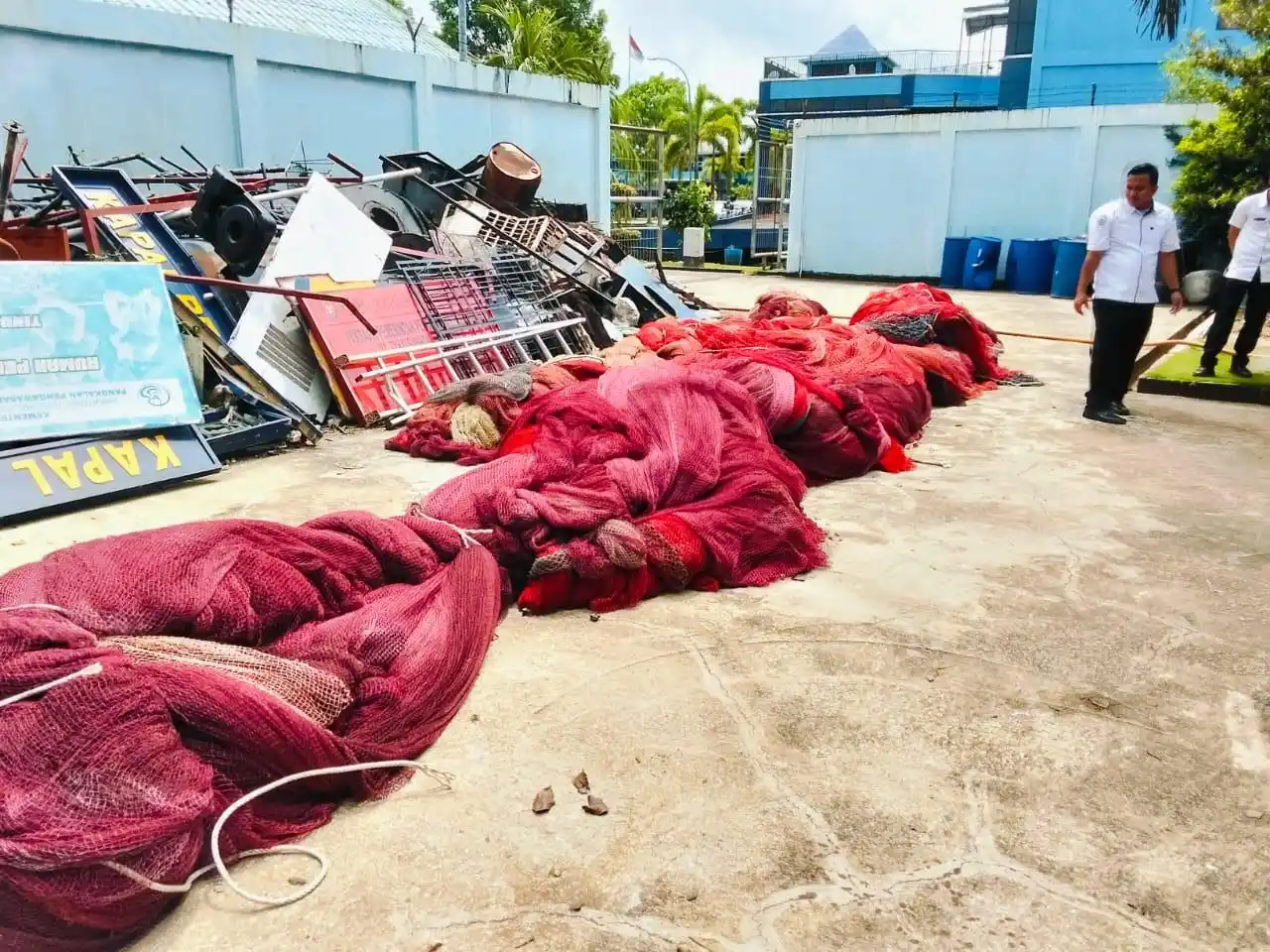 Badan Pemulihan Aset melaksanakan serah terima simbolis hibah Barang Rampasan Negara pada Kejaksaan Negeri Batam berupa 1 (satu) unit Jaring Ikan Purse Seine (Pukat Cincin) Kapal Ex-Vietnam.