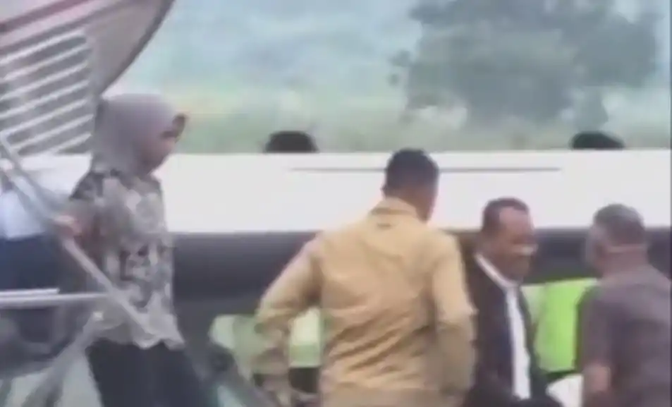 Bahlil Lahadalia saat turund dari Jet Pribadi (Foto: Dok MI)