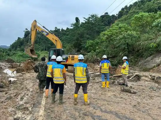 Kementerian Pekerjaan Umum intensifkan normalisasi saluran dan evakuasi warga akibat banjir melanca Aceh. (Foto:PU)