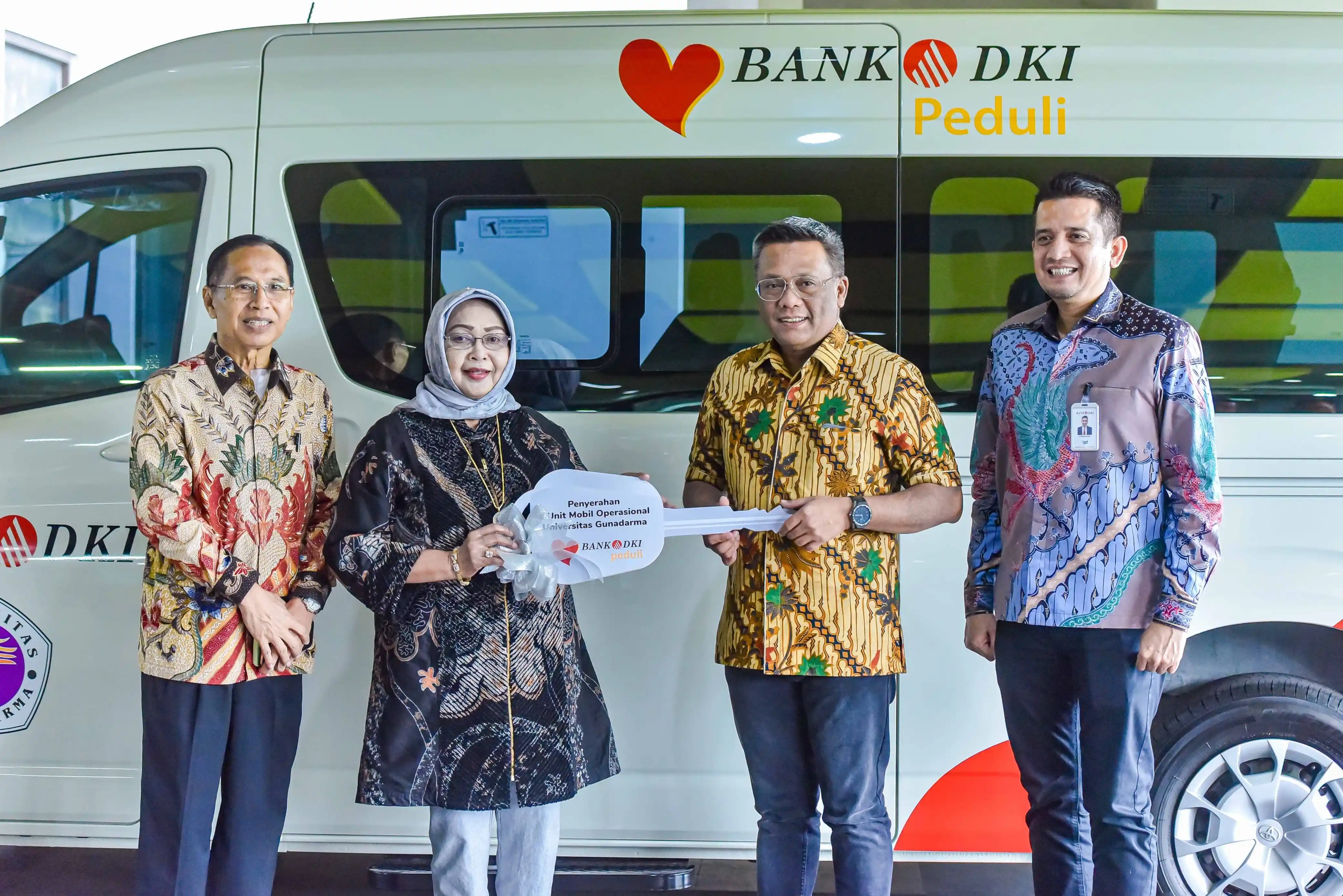 Bank DKI Berikan 1 Unit Mobil Operasional untuk Universitas Gunadarma [Foto: Doc. Bank DKI]