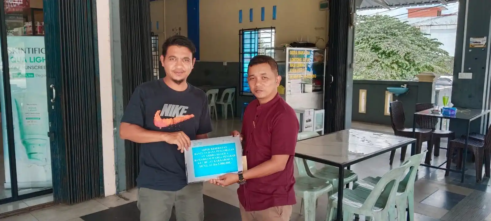 Ismail Terharu PT Timah Bantu Biaya Pengobatan Anaknya [Foto: Doc. PT Timah]