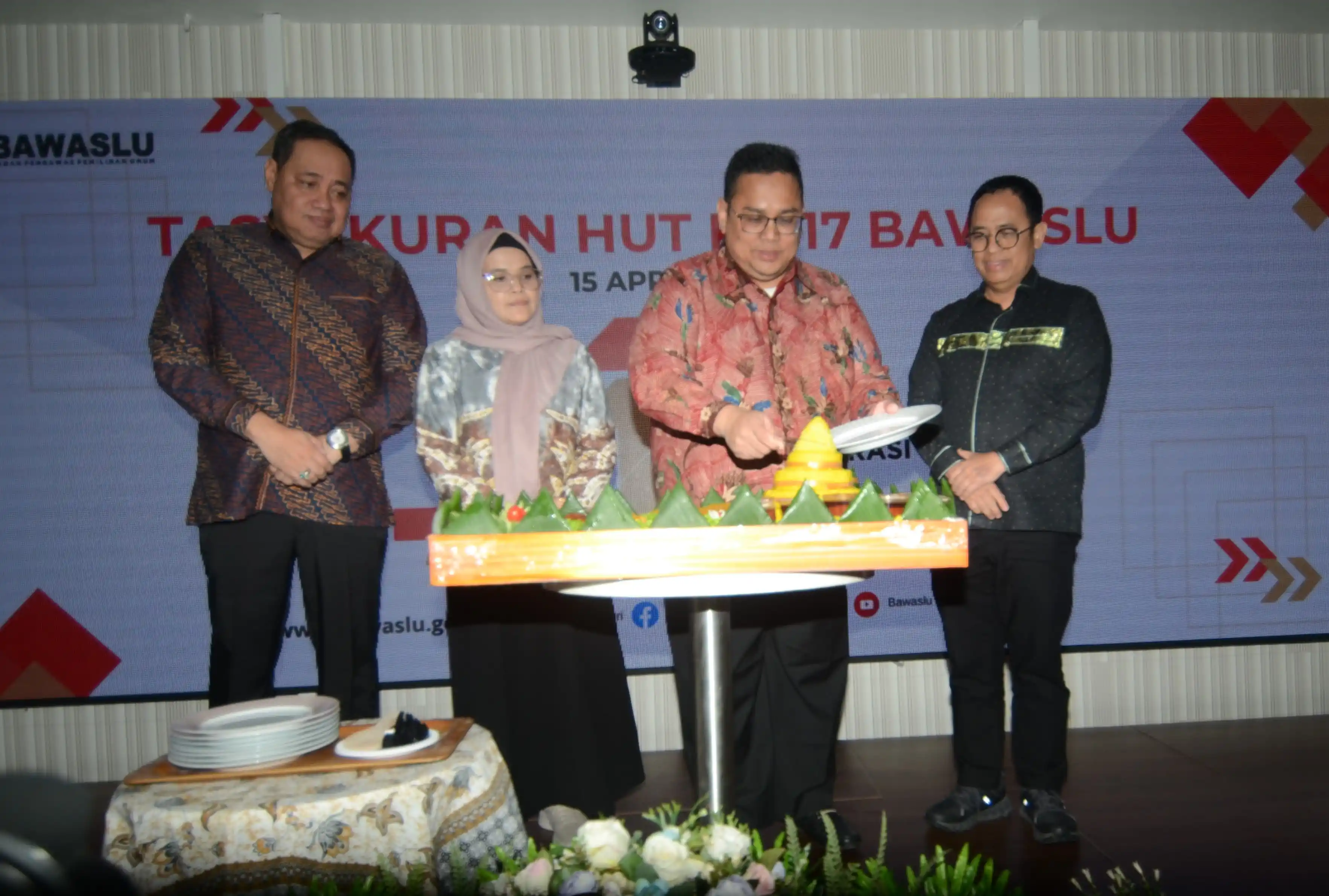 Badan Pengawas Pemilihan Umum (Bawaslu) RI menggelar acara Tasyakuran Hari Ulang Tahun (HUT) ke-17 di ruang pertemuan lantai 5 Gedung Bawaslu RI, Jakarta Pusat, Selasa (15/4/2025) (Foto: MI/Jiani)