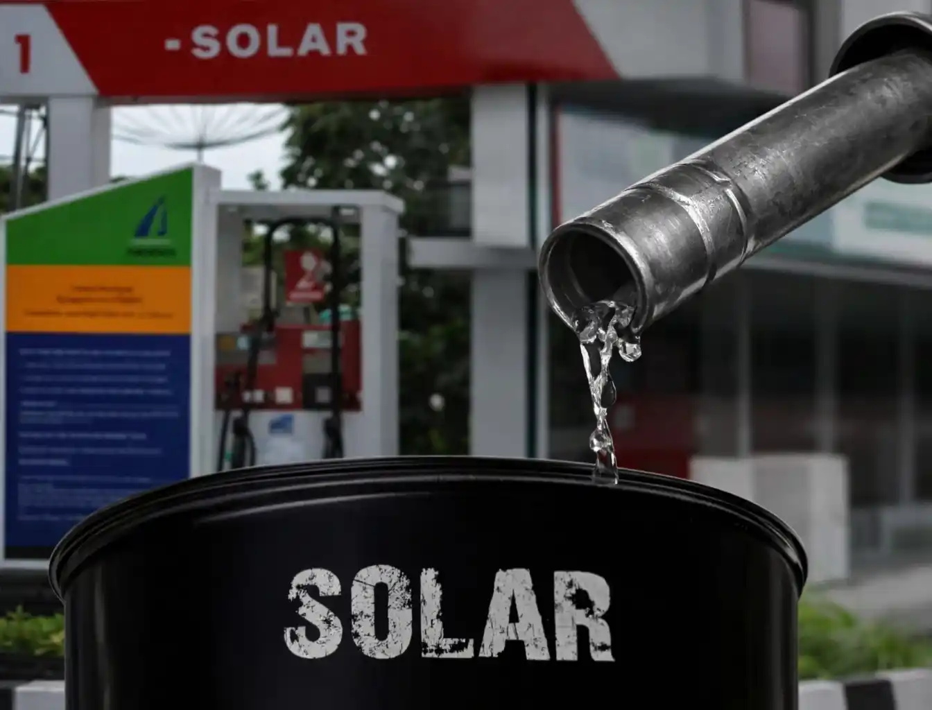 Ilsutrasi - Pengisian BBM jenis Solar di salah satu SPBU Pertamina (Foto: Dok MI/Net/Ist)