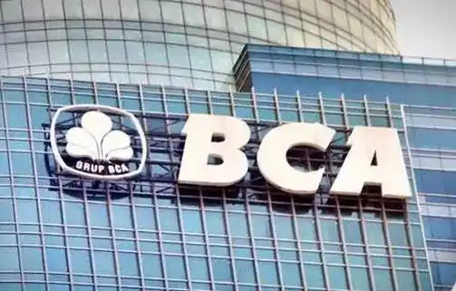 Skandal BLBI-BCA kembali mencuat, menyisakan banyak pertanyaan. Salah satunya terkait dugaan manipulasi harga saat Djarum Group mengakuisisi 51 persen saham BCA, yang disebut-sebut dibeli jauh di bawah nilai sebenarnya. Gedung PT Bank Central Asia (BCA) Tbk. Foto: Dok MI/Aan