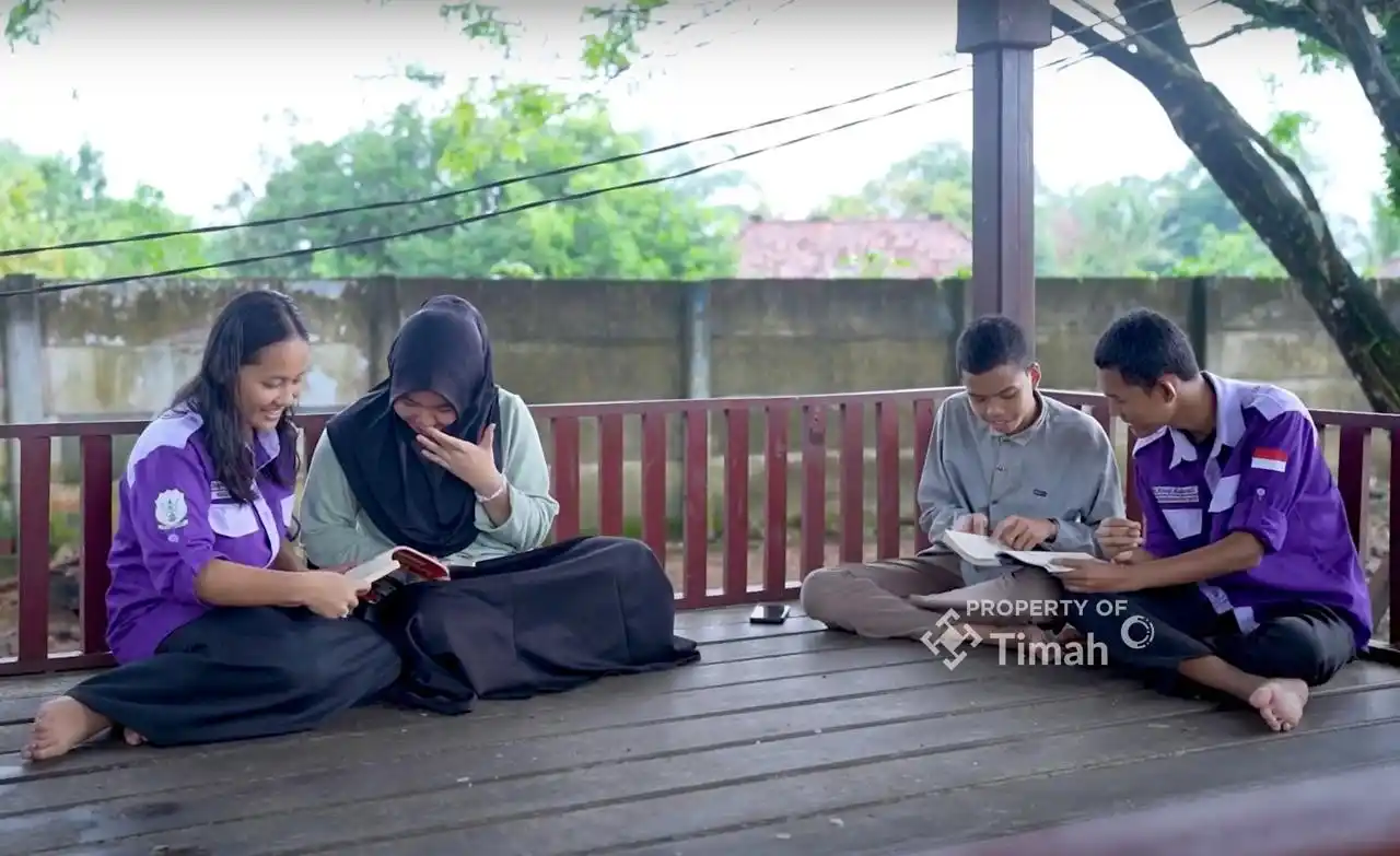 Puluhan Pelajar Daftar Kelas Beasiswa PT Timah pada SMAN 1 Pemali [Foto: Doc. PT Timah]