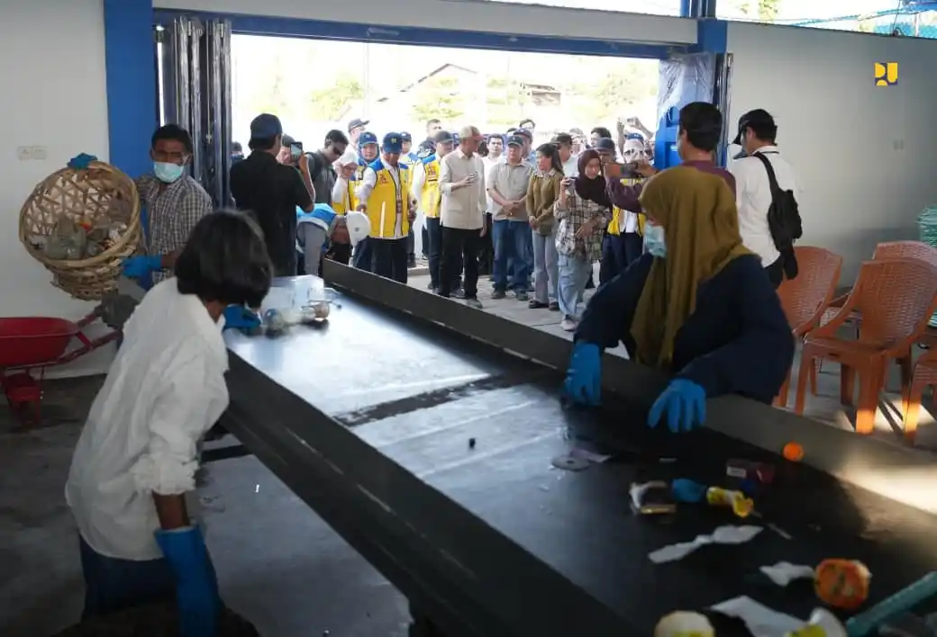 Menteri Pekerjaan Umum, Dody Hanggodo meninjau pembangunan Penataan Kawasan Belawan Tahap II di Medan, Sumatera Utara, Senin (11/11). (Foto: PU)