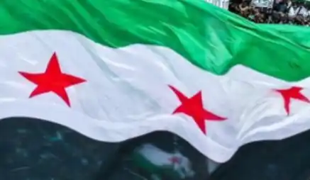 Ilustrasi - Bendera Suriah berwarna hijau, putih dan Hitam, terdapat tiga bintang merah di tengah