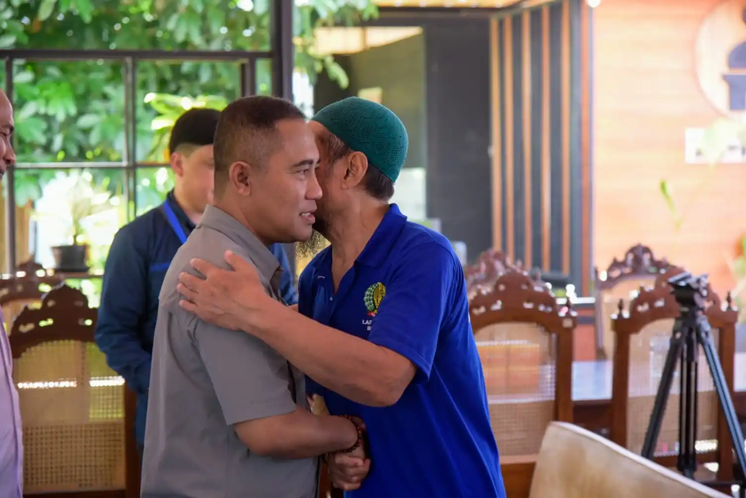 Semarang, Kepala BNPT, Komjen Pol Eddy Hartono mengunjungi Abu Rusydan, salah satu Amir JI yang masih menjalani masa hukuman di Lapas Kelas I Semarang (2/10). (Foto: BNPT)