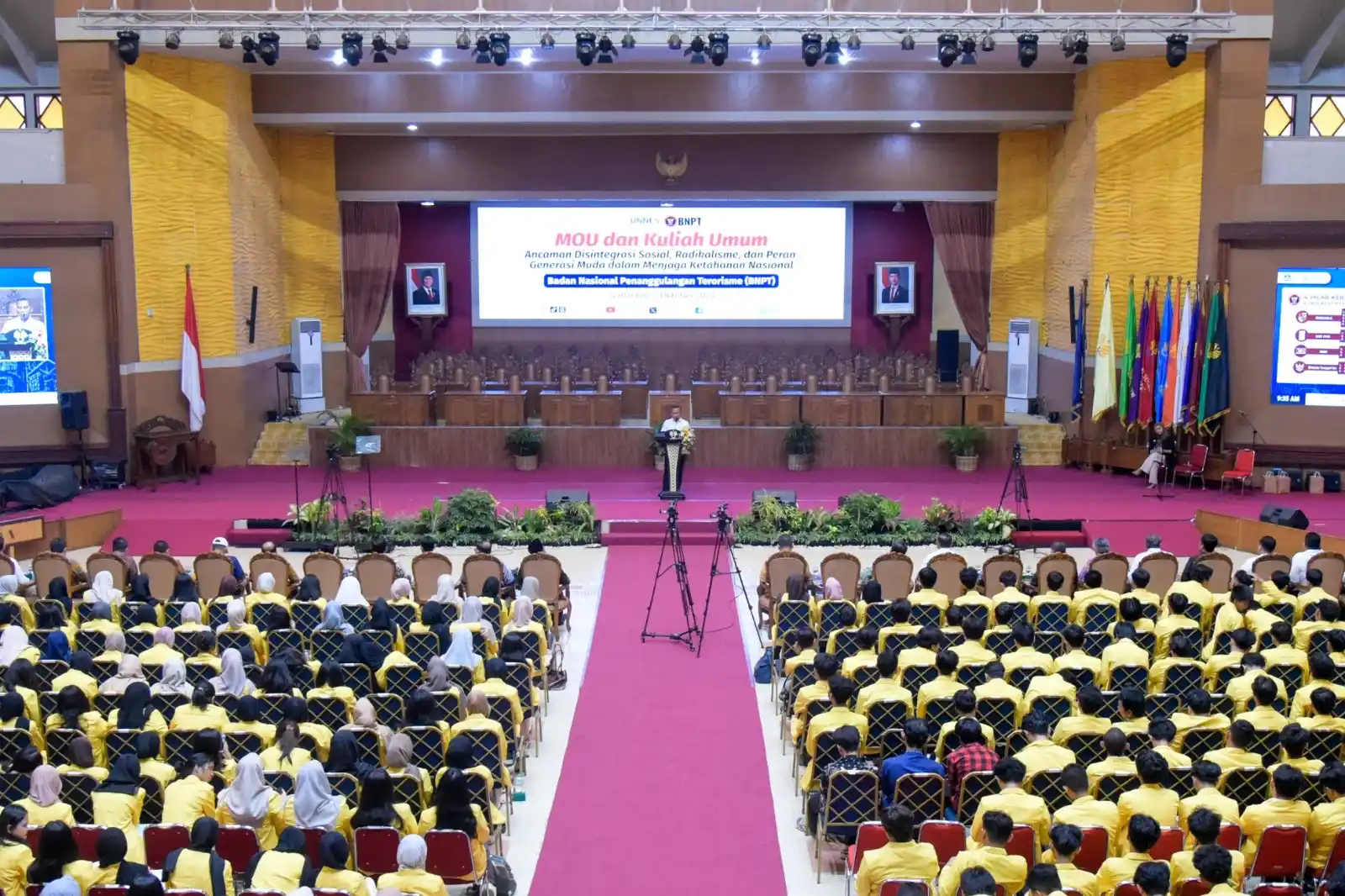 Kepala BNPT Eddy Hartono memberikan sambutan saat penandatanganan MOU antara BNPT dengan Universitas Negeri Semarang (Unnes) di Auditorium Prof. Wuryanto Unnes, pada Jumat (3/10). (Foto: BNPT)