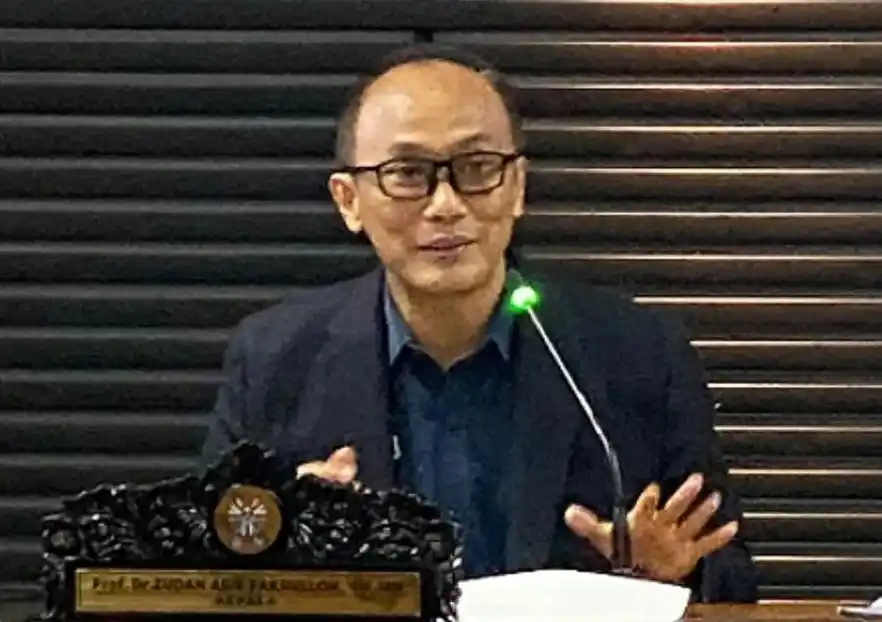 Kepala BKN Zudan Arif Fakrulloh saat memimpin rapat pembahasan percepatan pengembangan karier ASN bersama unit kerja di lingkup BKN di Kantor Pusat BKN, Jakarta, Selasa (25/2/2025).