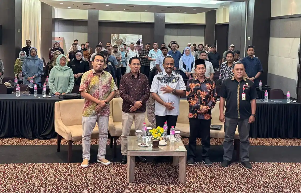 Foto bersama jajaran BPBJ Malut dan perwakilan OPD lingkup Pemprov Malut setelah acara pembukaan kegiatan (Foto: Dok BPBJ Malut)