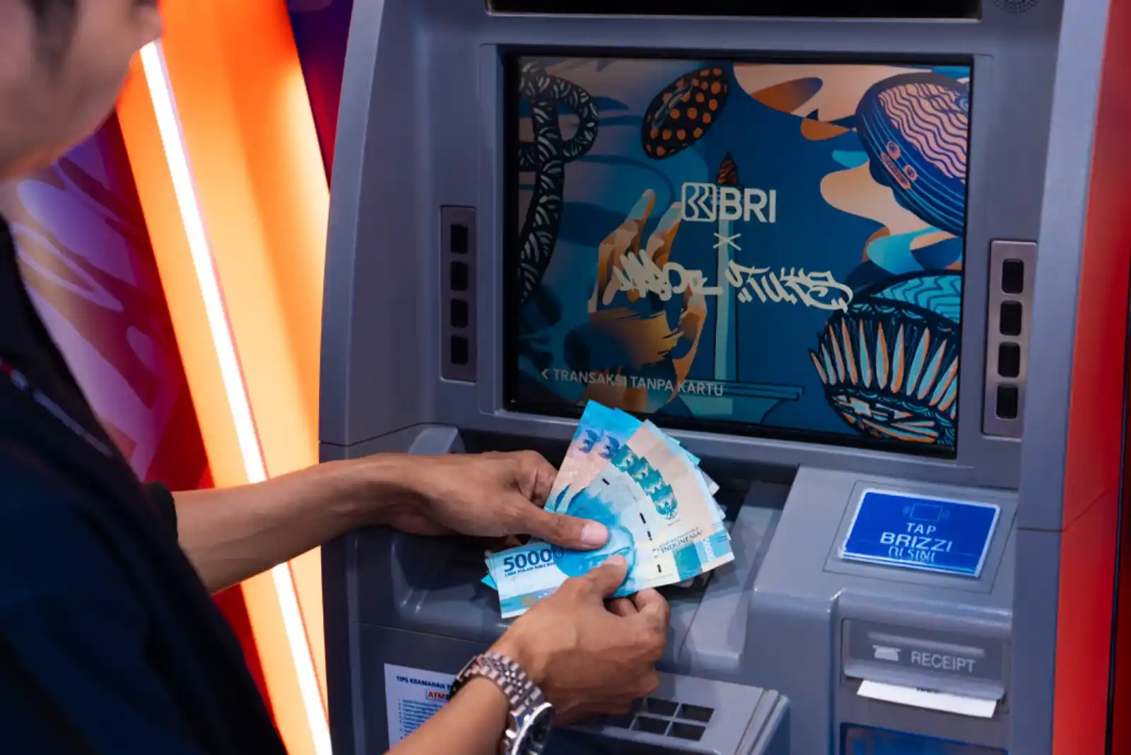 BRI menyalurkan Bantuan Subsidi Upah (BSU) tahun 2025. [Foto: Doc. BRI]