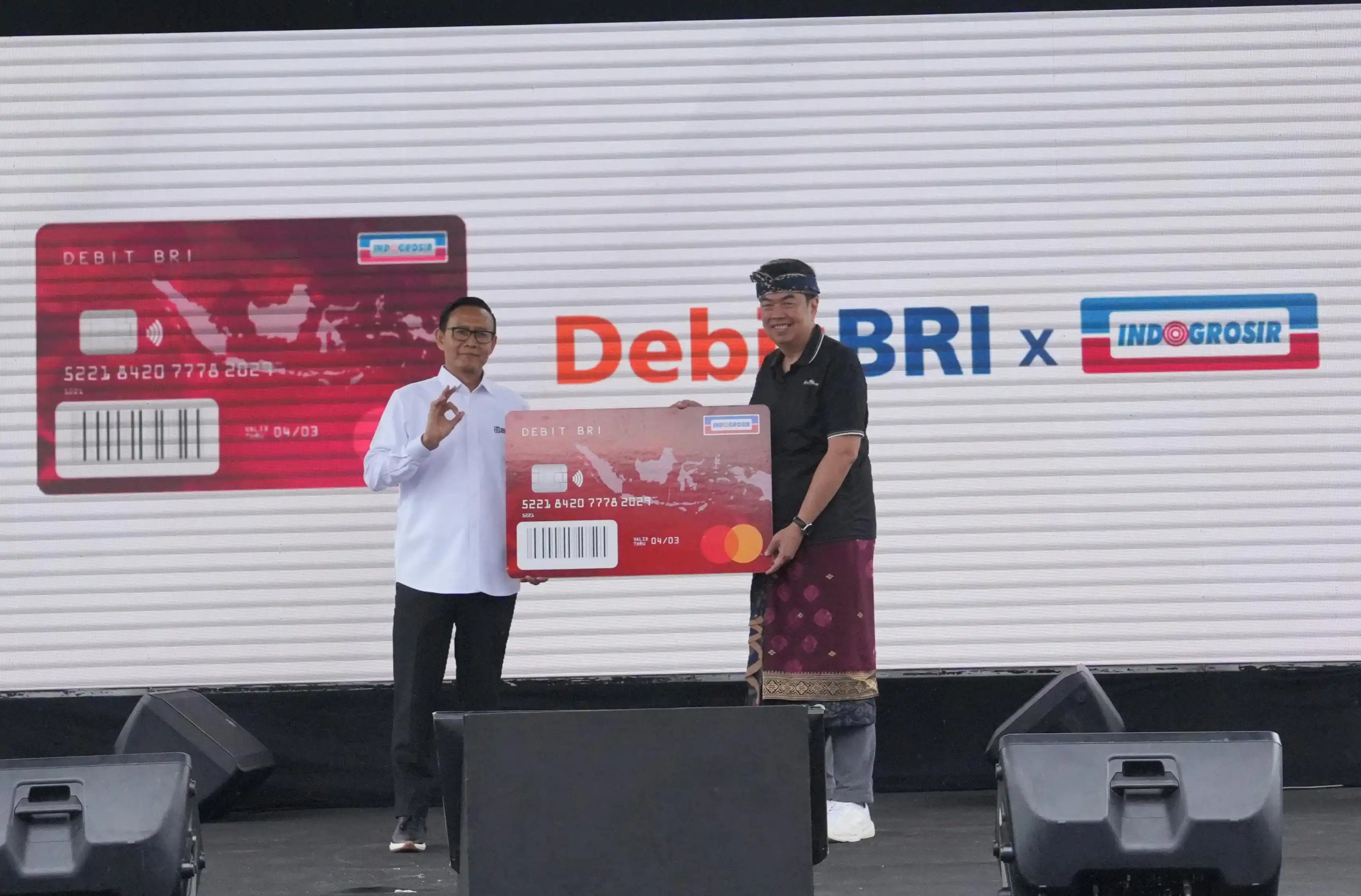 Peluncuran Kartu Debit Co-Branding BRI – Indogrosir, yang secara resmi diperkenalkan bertepatan dengan pembukaan outlet terbaru Indogrosir di Gianyar, Bali (31/7/2025). [Foto: Doc. BRI]