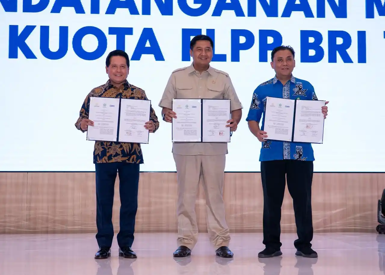 Penandatanganan MoU Kuota Penyaluran dan Akad Massal 1.000 Nasabah KPR Subsidi yang berlangsung di Menara BRILiaN, Jakarta, Selasa (5/8/2025). [Foto: Doc. BRI]