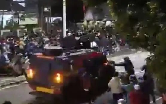 Rantis Brimob Lindas Ojol saat Demo DPR Ricuh [Foto: Tangkapan layar]